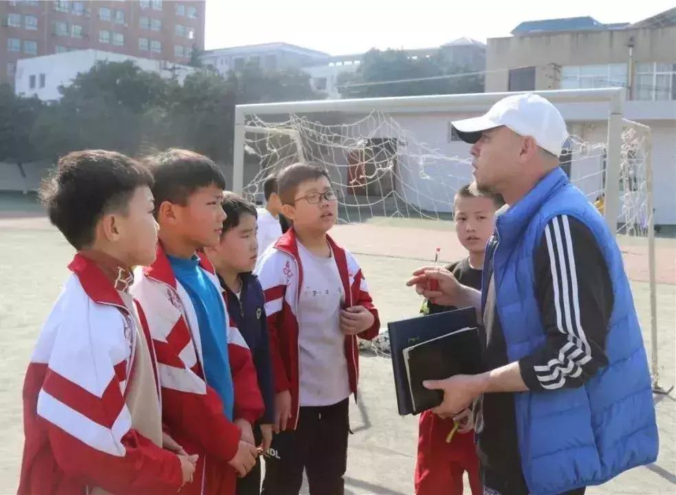 【我们都是追梦人】超越梦想再出发——记市青少年足球俱乐部创始人闫东（图）