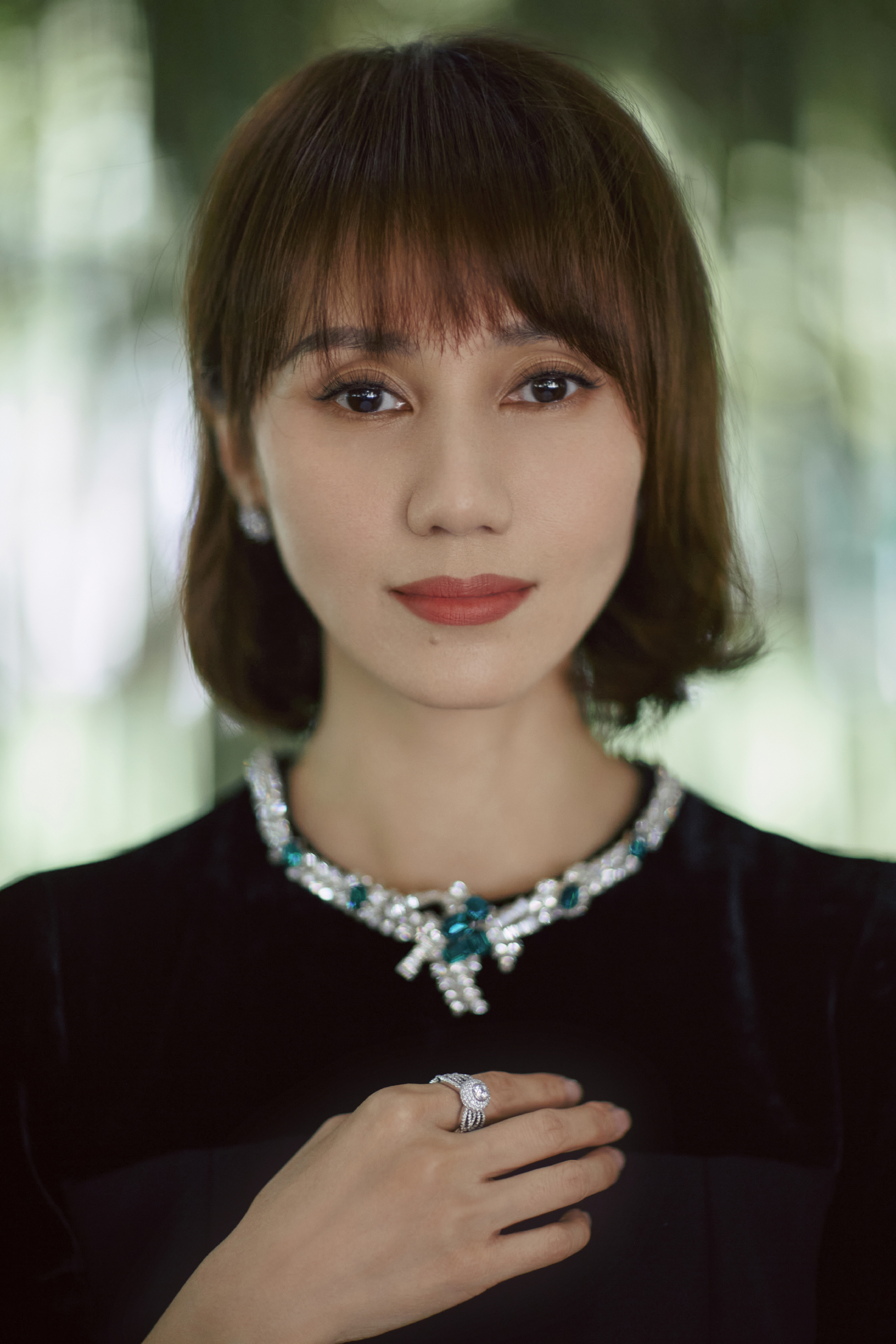 40岁女短发烫什么发型显年轻精神,40至45岁适合什么短发型年轻清爽