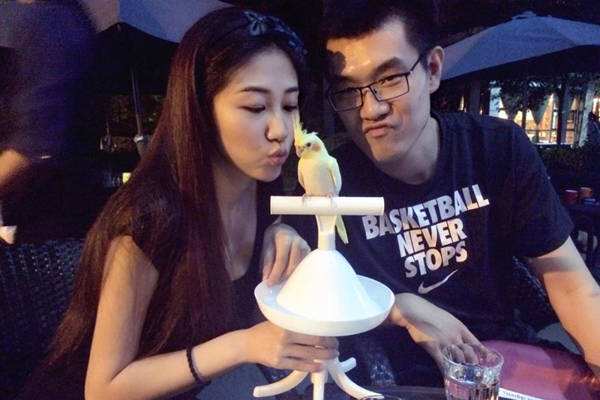 13年前以一记绝杀拯救中国男篮，婚后生活幸福，功成身退成解说