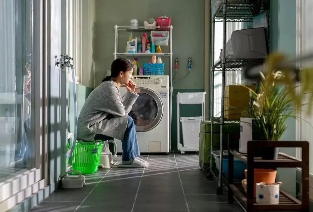 网易裁员男和82年生的金智英，他们的名字叫中年