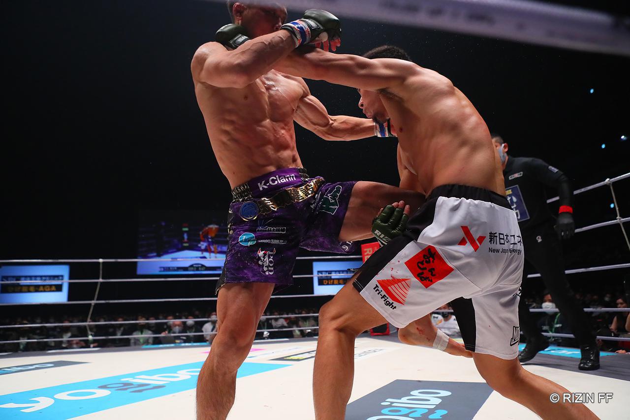 牛久绚太郎TKO斋藤裕夺得RIZIN羽量级冠军金腰带