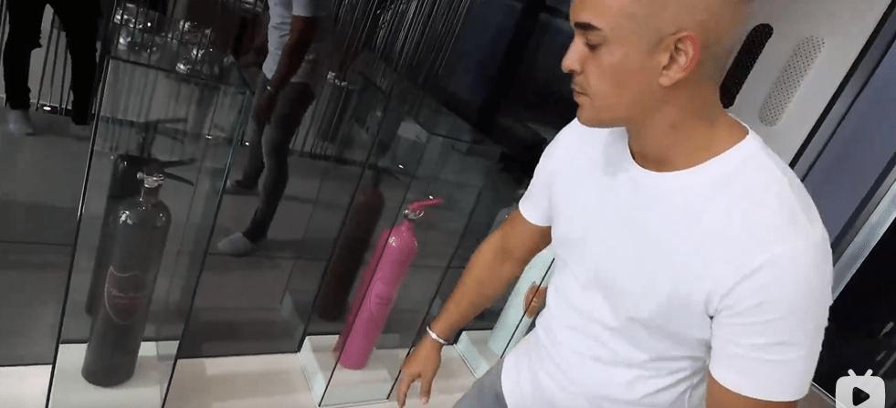 迪拜小哥豪宅,迪拜土豪哥卖劳斯莱斯