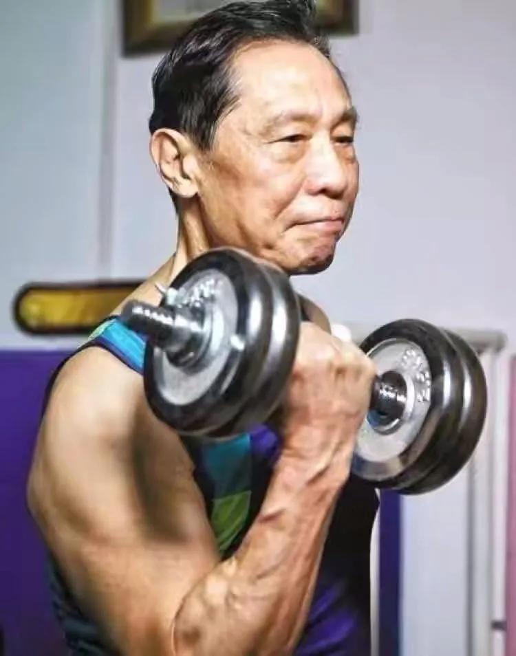 “女孩近视率远超于男孩”，眼科医生的一句话，揭穿了扎心真相