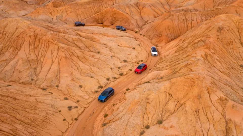 穿越过格尔木的盐湖我感受到了福特探险者的“硬气”