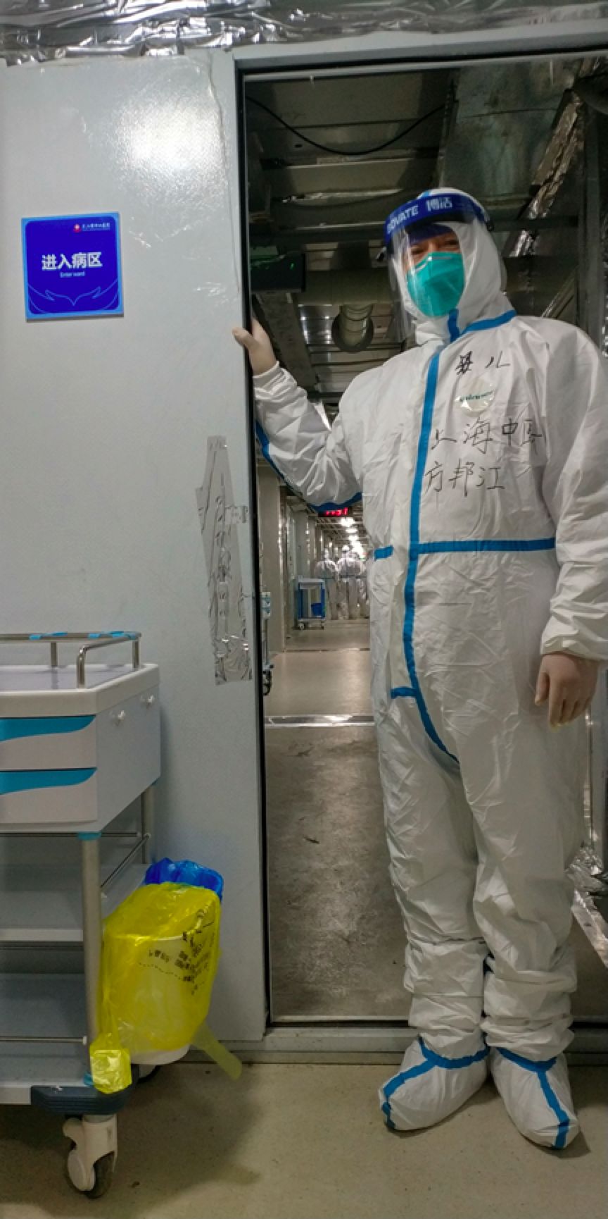 武汉雷神山首例治愈患者出院,雷神山患者出院