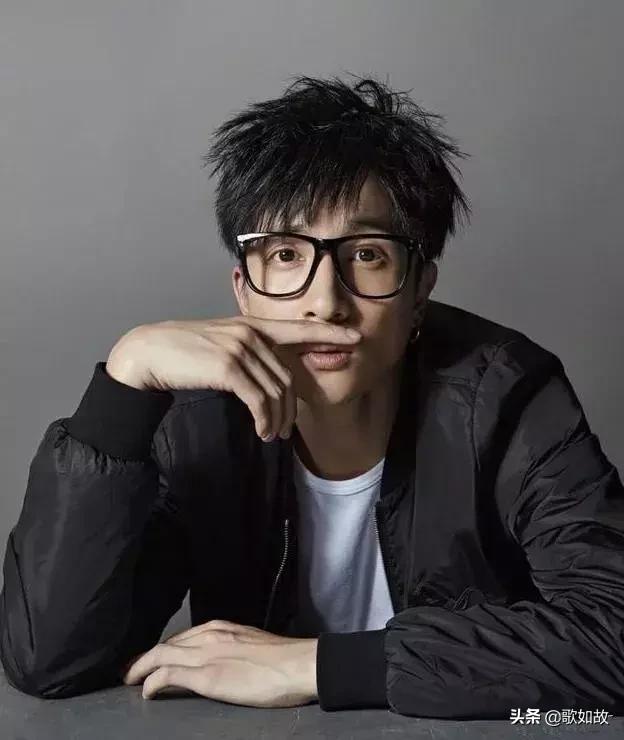 我删除了10年前MP3里的歌，却依旧忘不了你