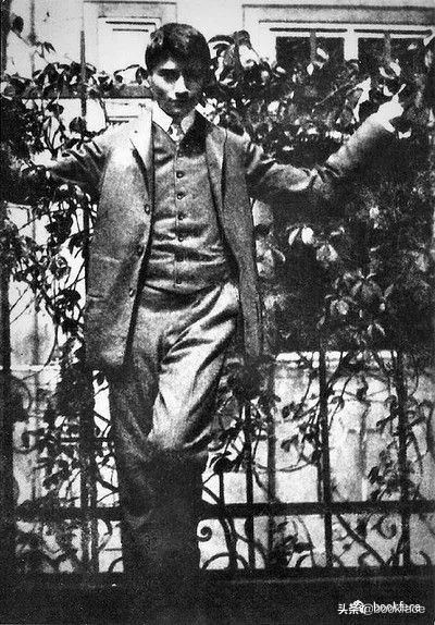 他被父亲虐成精神病，努力一辈子也没治愈。你是隐形抑郁人口吗？