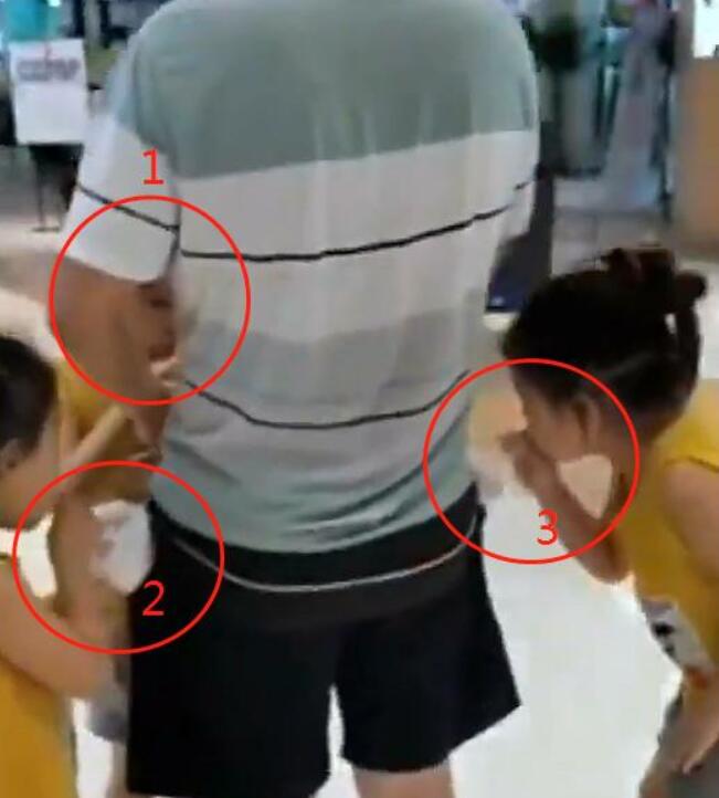 爸爸带三个女儿吃饭,爸爸带娃喝奶茶