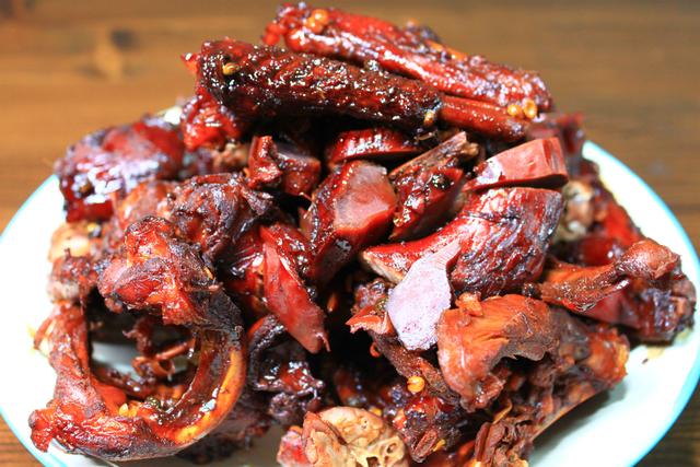 周黑鸭鸭脖的完整配方步骤,最正宗的周黑鸭商业卤制配方