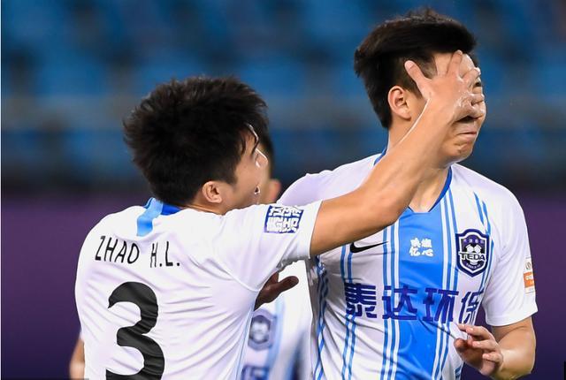 中超停球名场面,中超足球接球失误视频