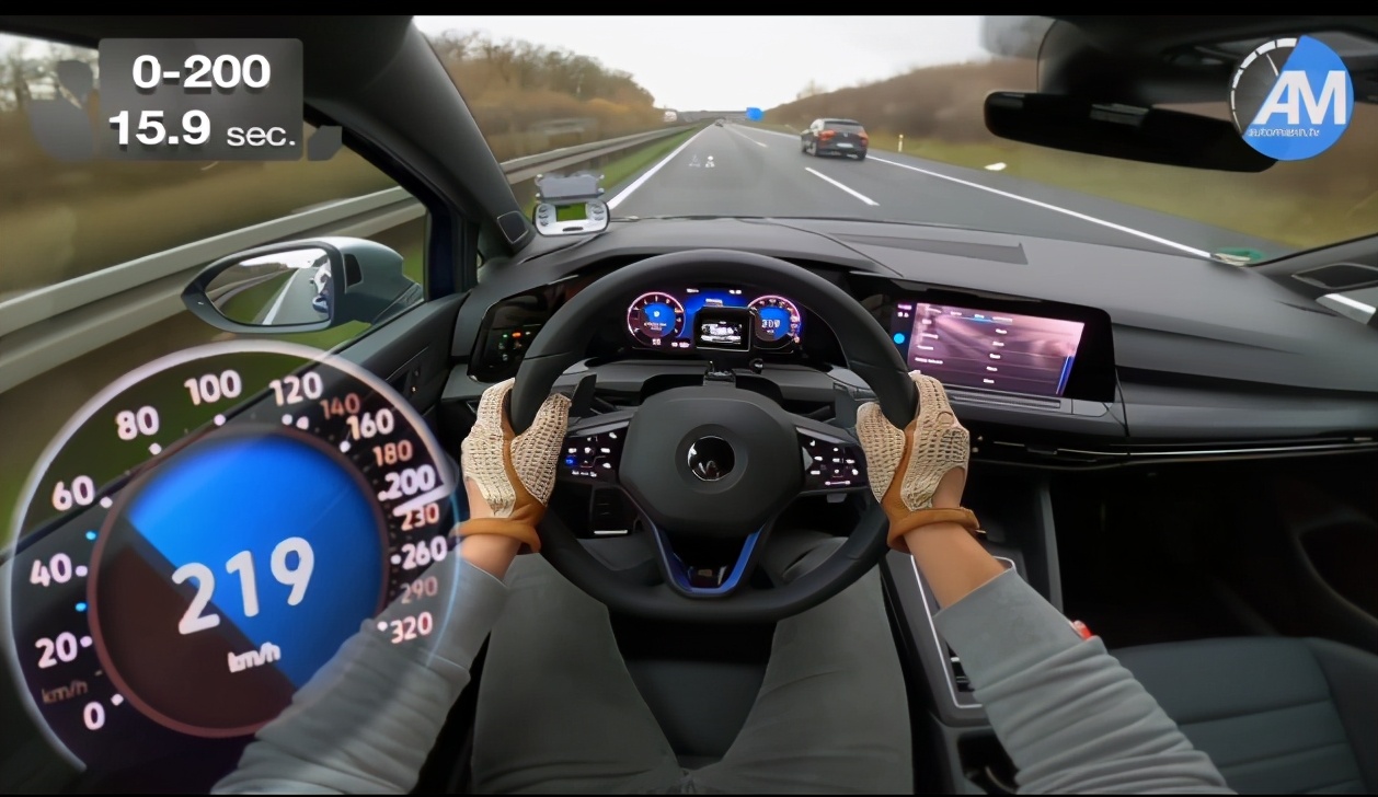 最新款高尔夫r最高时速,高尔夫爆改一秒破百神仙加速