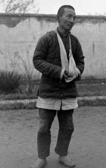 粟裕派他去做汉奸,为了装得像一点,他学了个五毒俱全