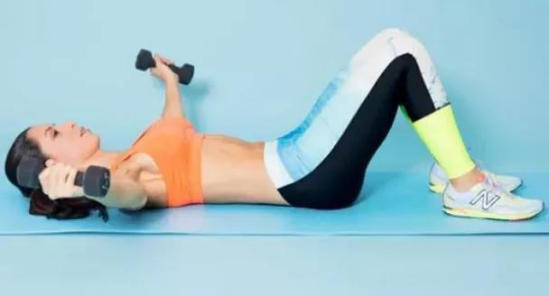 女性胸部外扩怎么办,哪些动作可以改善胸部下垂