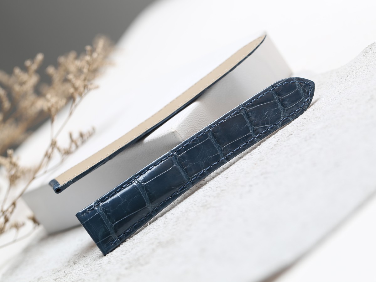 手表皮带开裂怎么修复？没法，其实皮表带耐久度更看重日常保养