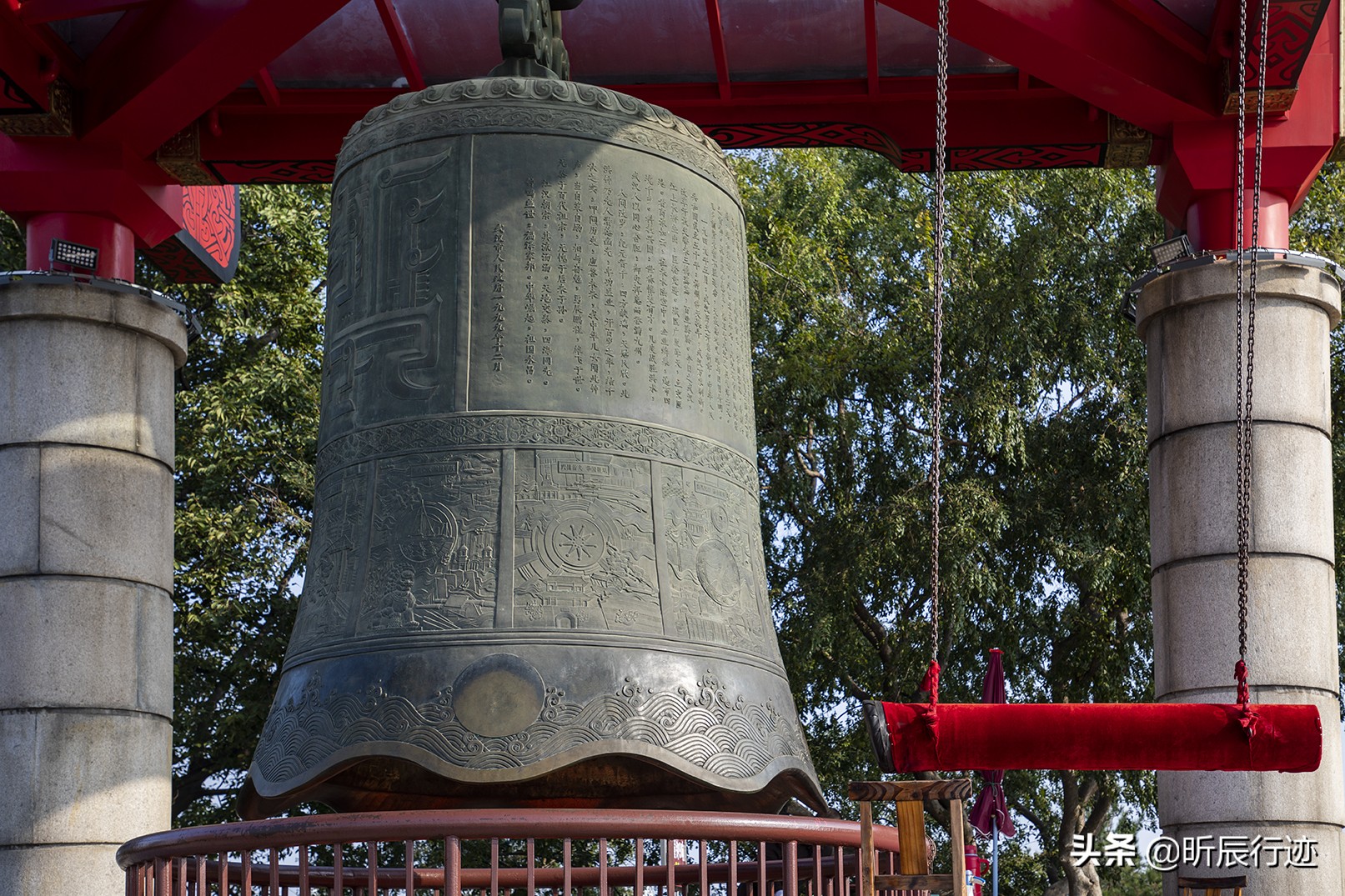 黄鹤楼千禧钟旁边的葫芦,黄鹤楼千禧钟多少钱一个