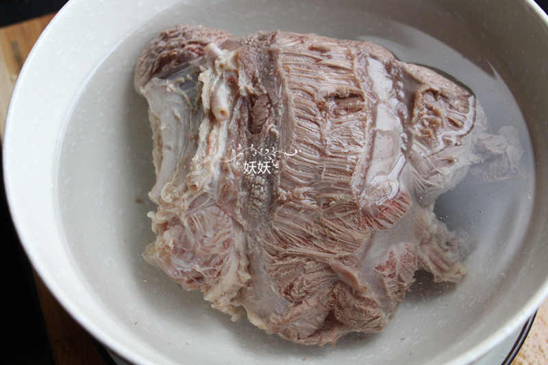 卤牛肉，记住这些小窍门，牛肉不老不碎有嚼头，方法简单一学就会