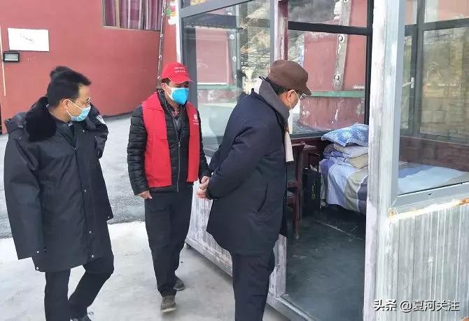 仁青东珠深入各网格和益哇沟口、达拉甘沟卡点督查指导疫情防控工作时强调：疫情防控不松手春耕生产不误农