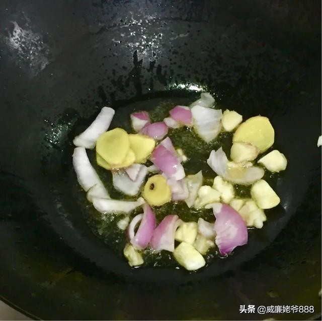 大厨教你炖黄花鱼,香嫩入味还不腥的炖鱼