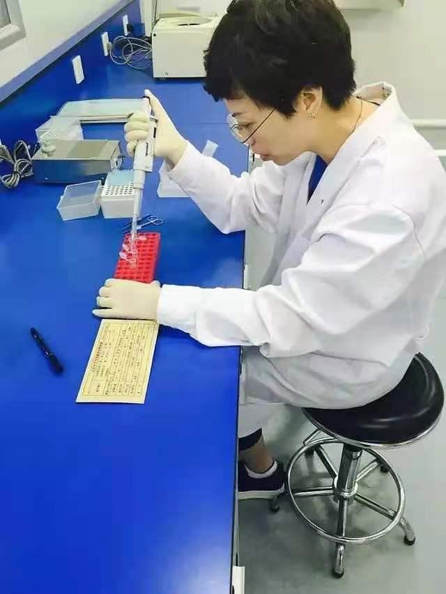 双胞胎长得像的悲剧,双胞胎长得不像老公亲子鉴定