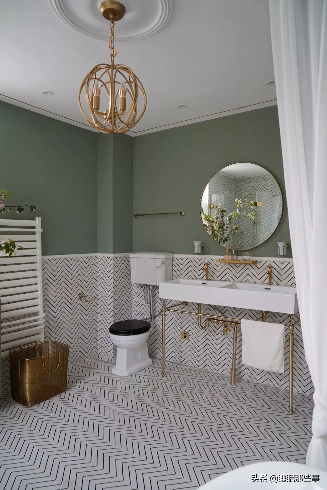 看了一眼她家的绿墙,我觉得我家还可以再抢救一下