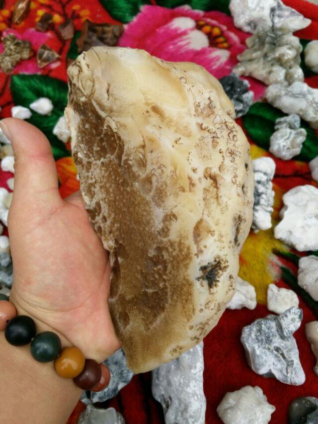 新疆罗布泊有戈壁石吗,新疆罗布泊哪些石头比较值钱