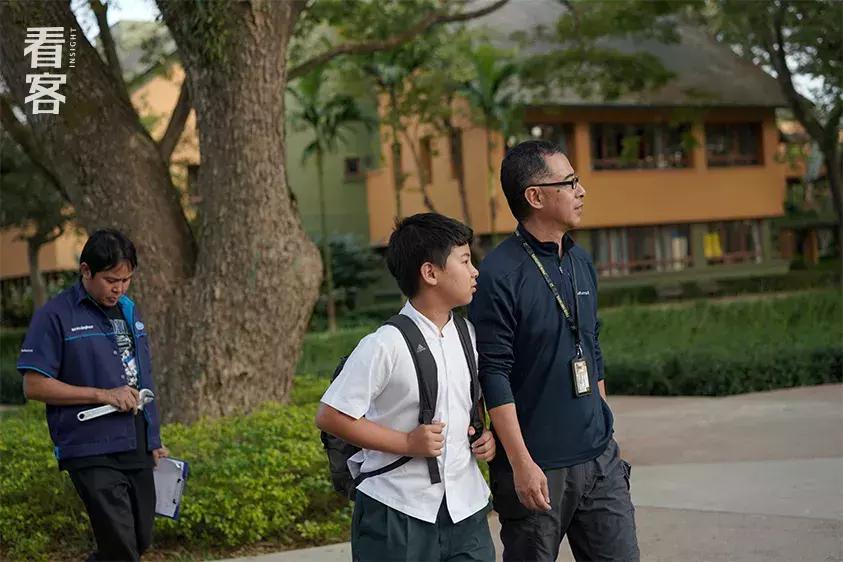 为了娃上学搬到城里,为了孩子全家去泰国读书