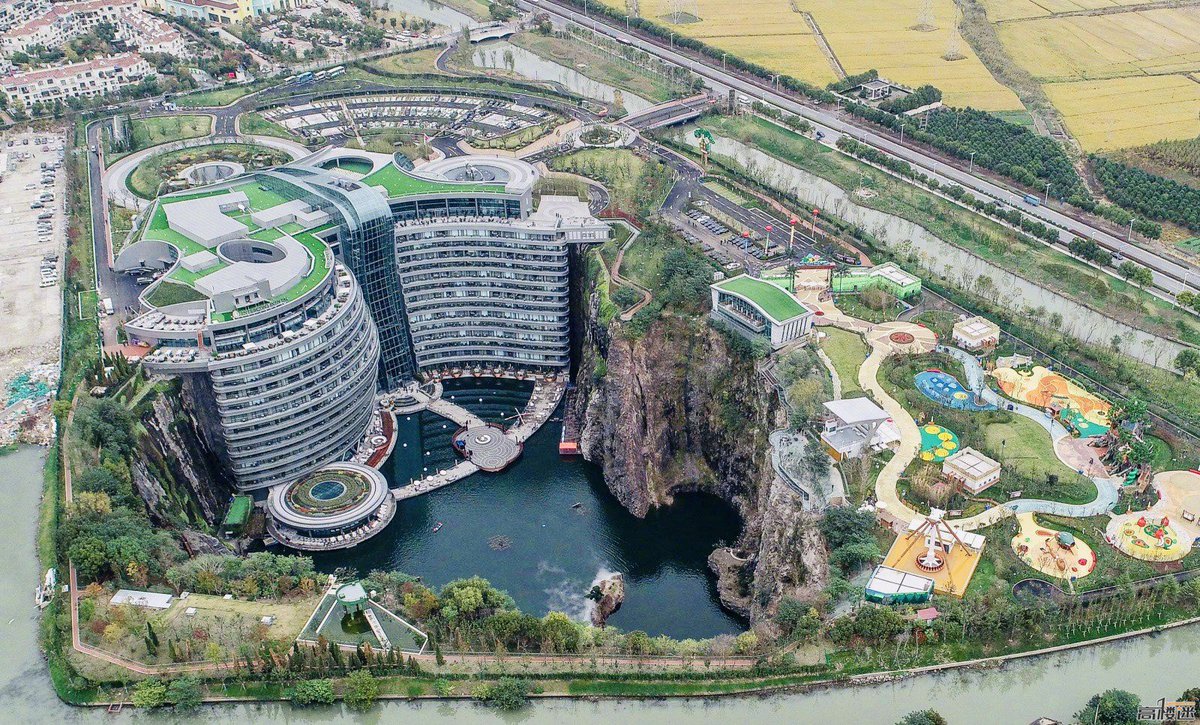 世界建筑奇迹深坑酒店,深坑酒店是世界建筑奇迹