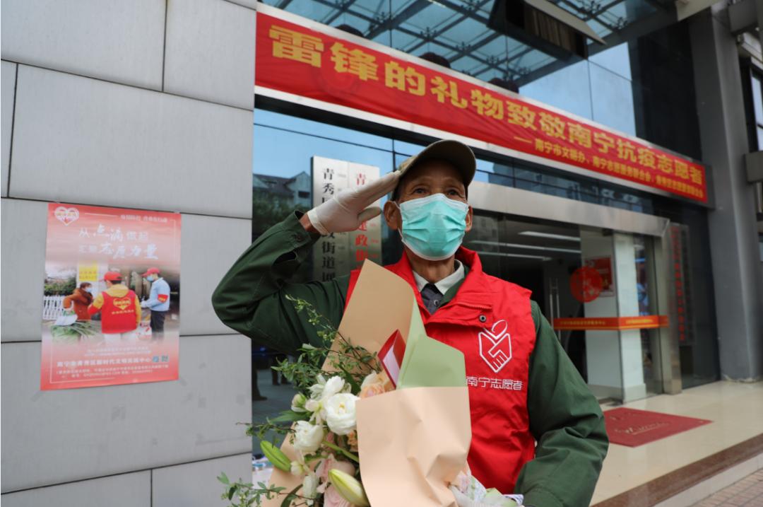 致敬深圳抗疫一线志愿者,致敬志愿者为抗疫奉献光和热