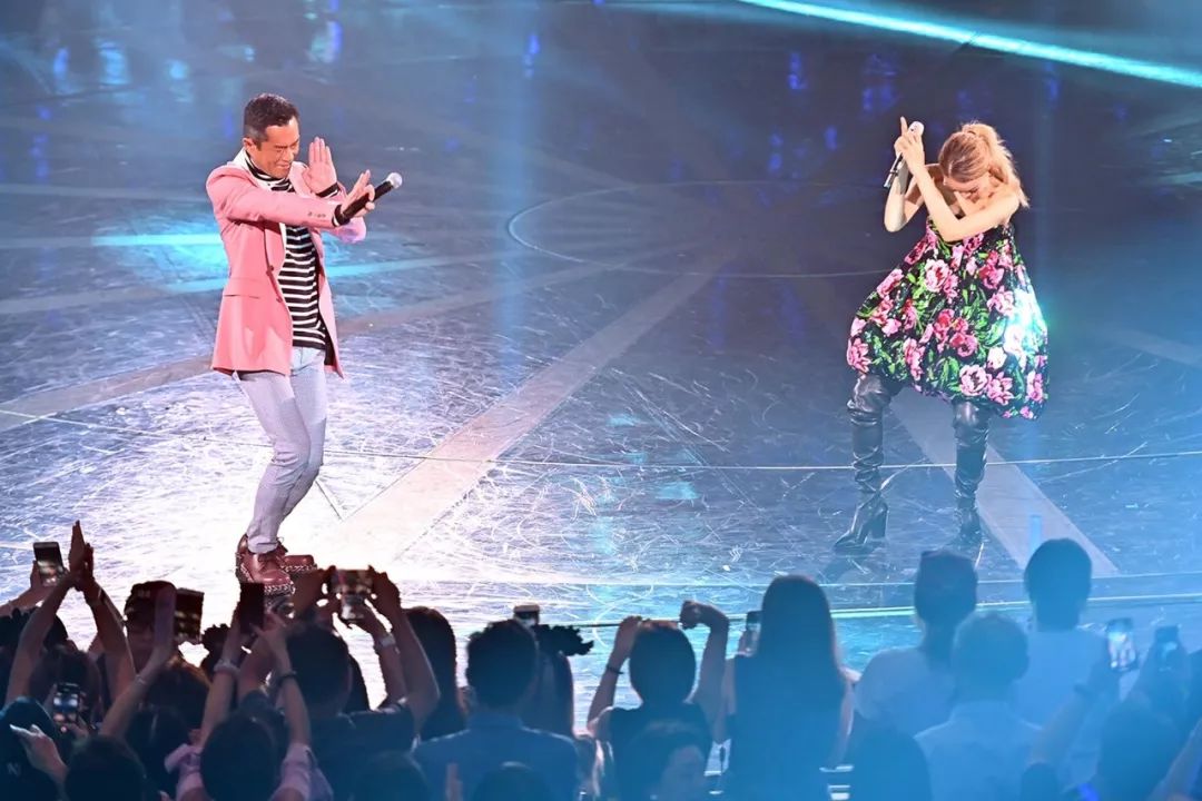 容祖儿张学友刘德华,容祖儿演唱会刘德华出场