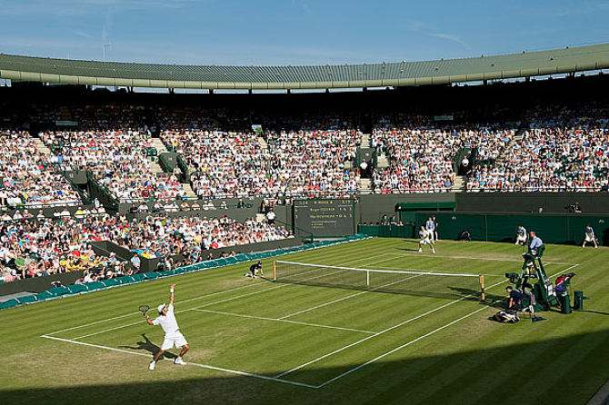 足球和羽毛球哪个更有含金量,羽毛球和足球哪个运动量大