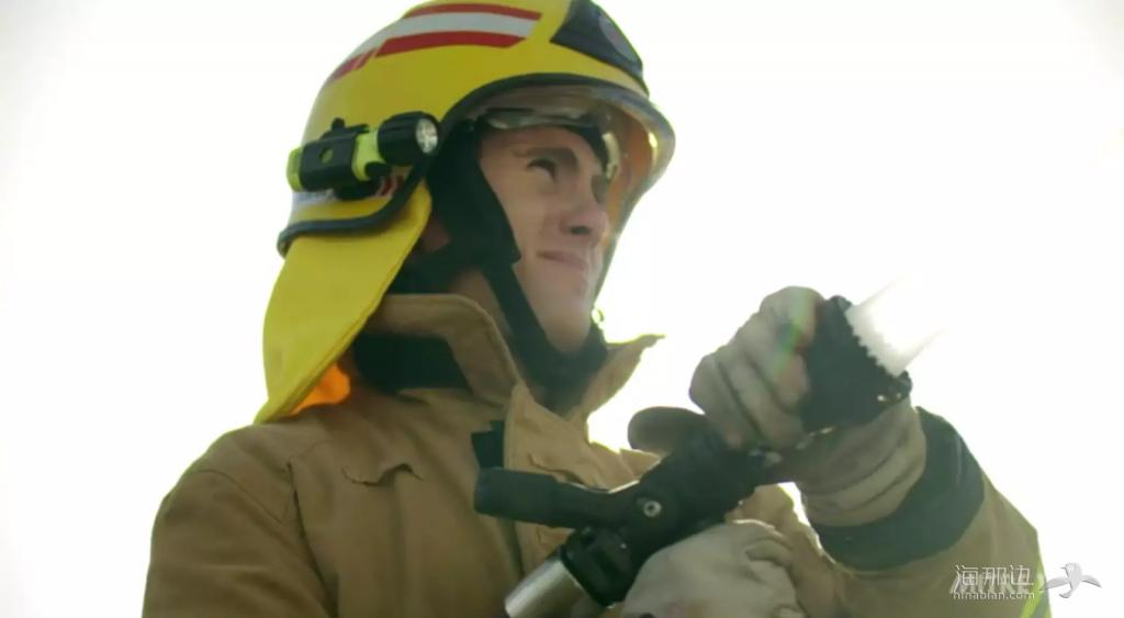 惊呆！看这对新西兰小夫妻花6周在35平米上建的DreamHouse