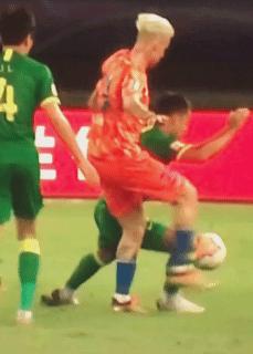 被“架空”的韩国主裁判？被惹怒的中超老好人？看看外面的世界吧