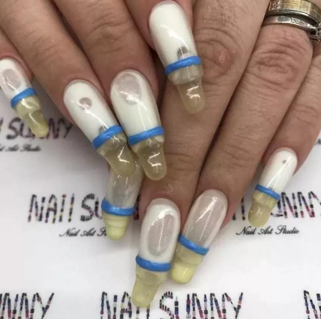 美甲师在吗？我被丑得睡不着觉