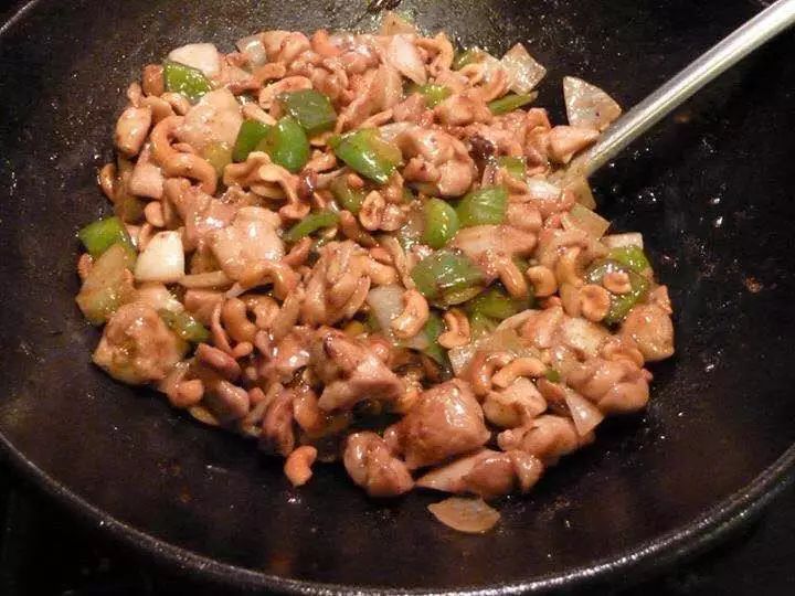 锅糊了炒菜油烟大吗,无油烟锅炒菜不好吃怎么办