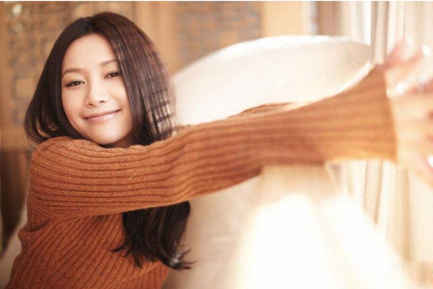 赵薇和友人聚餐,赵薇吻戏片段