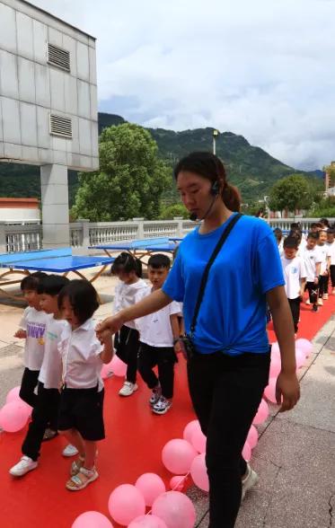 武隆区第二实验小学开学典礼,武隆第二实验小学2016级