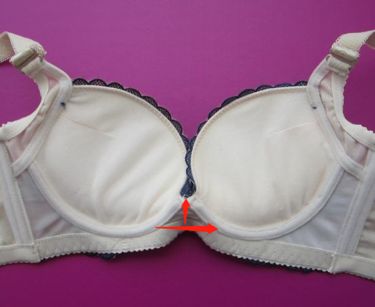 这么多年，我一直假装很会挑文胸……