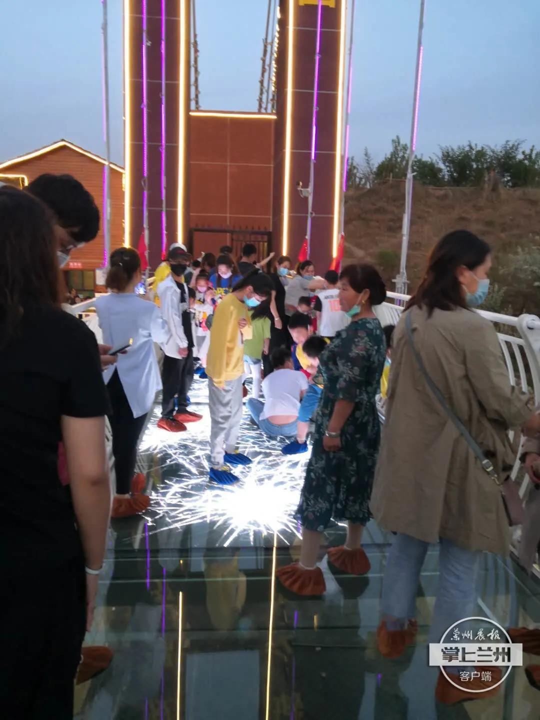 兰州黄河铁桥玻璃栈道,甘肃平凉最长的玻璃桥