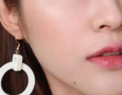 韩斯清把pony给迷住了！李佳琦+小P老师也上瘾，不愧是鼻祖级BB霜