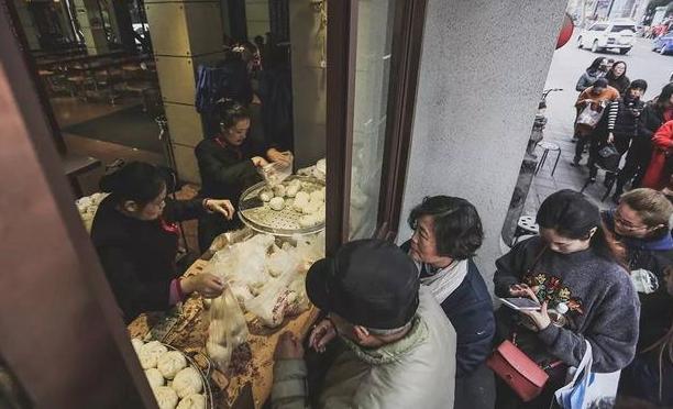 济南乔馋大包子位置,一天卖100千个包子