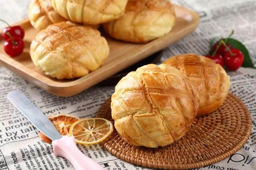 正宗港式菠萝包的做法,港式菠萝包的家常做法烤箱