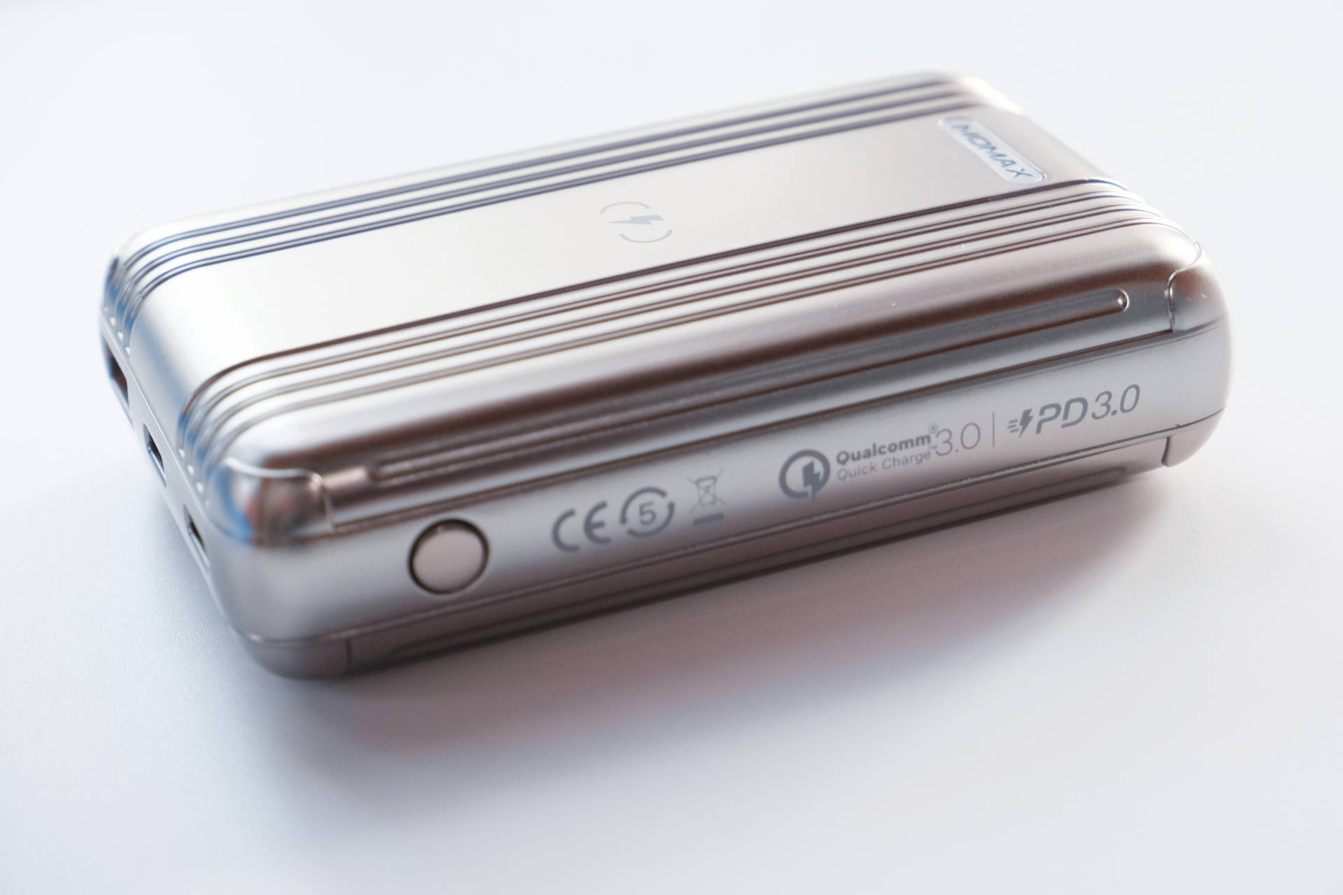 无线充电器三合一充电宝,摩米士无线充电宝测评