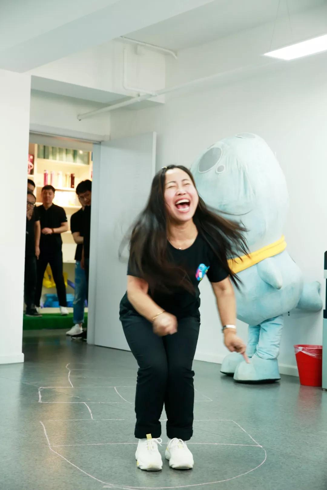 只有越来越强大才能越相信童话,只有越来越强大才能越战越勇