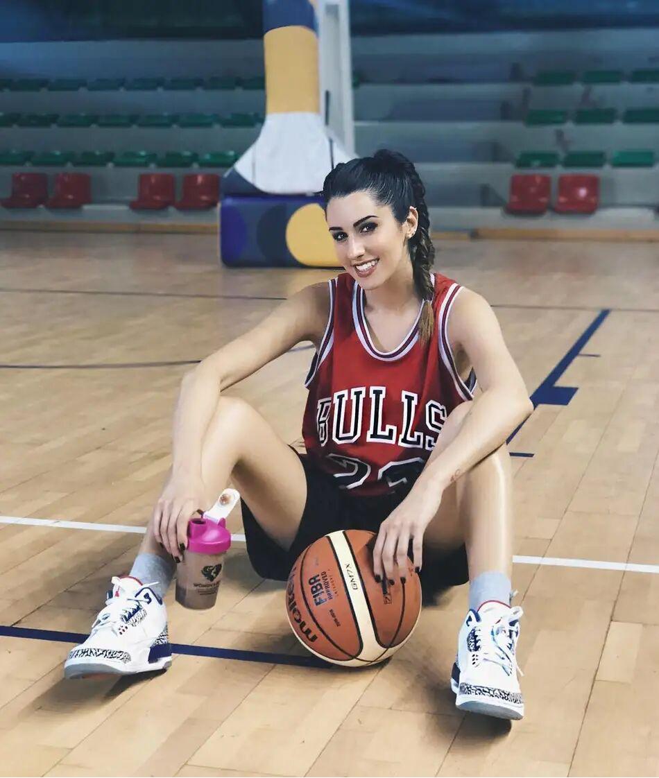 意大利“篮球女神”,183cm高挑身材,比例完美,又美又酷