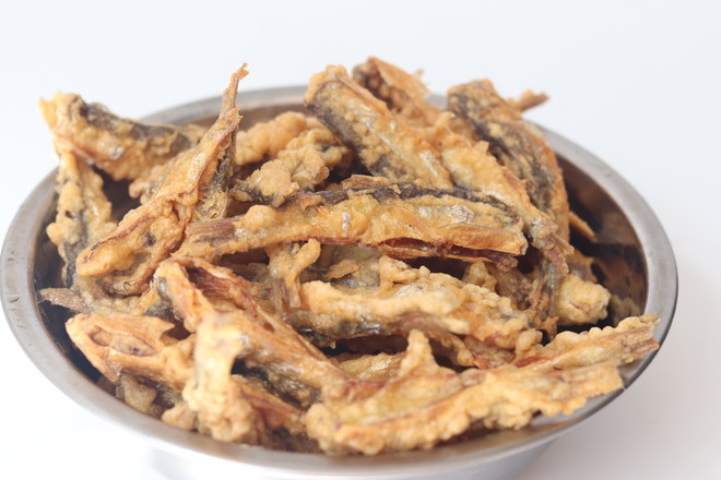 春天吃鱼正当时，炸一些干鱼来吃，香脆卫生，做零食做菜很好吃