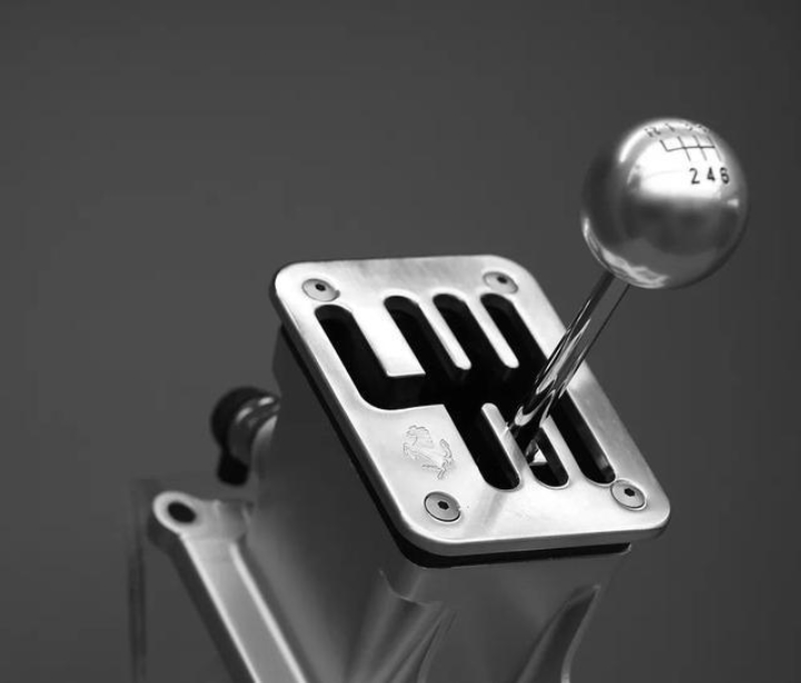 手动挡的车好开不,手动挡车子不好操控吗