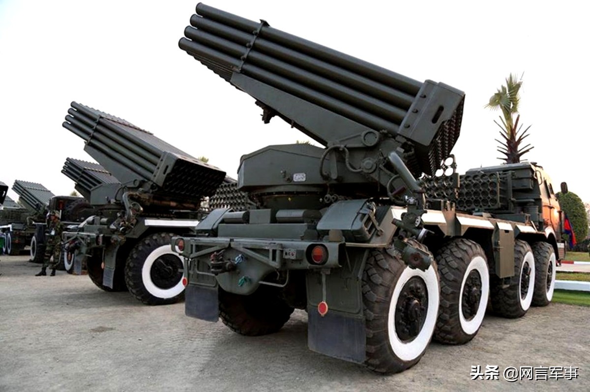 柬埔寨特种兵肌肉秀,柬埔寨援助装甲车