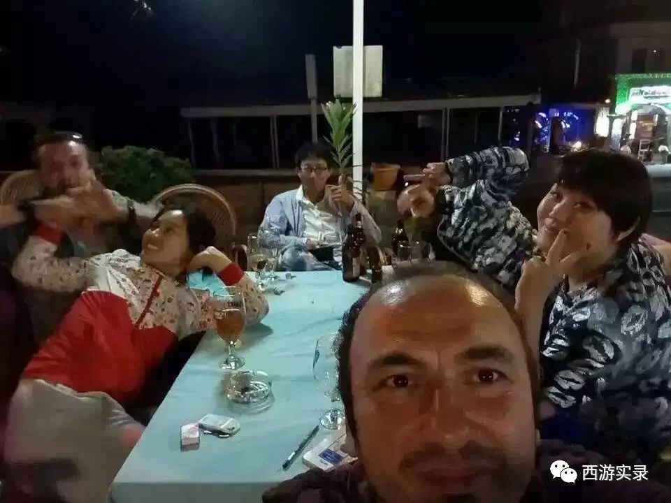 她和我从上海开车进中东后,爱上伊朗人就逃跑,还为他失恋和自杀