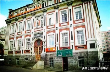 他从茶叶生意中赚得巨额身家，捐款修建了索菲亚教堂