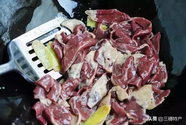 剁椒孔雀鱼的做法,剁椒孔雀开屏清蒸鱼